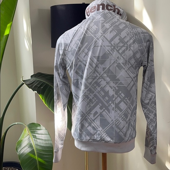 Bench zip up sweater - Picture 2 of 9